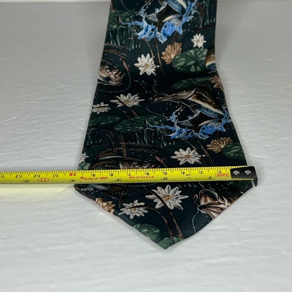 VTG Eagle Wings John Q Wright Artist 100% Silk Neck Tie Bass Fishing Action - Picture 3 of 7